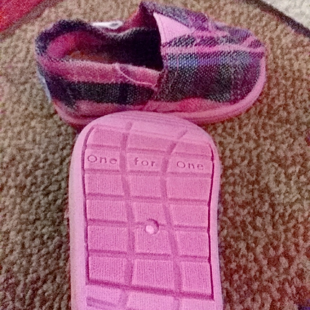 🚫SOLD🚫 ✴ Precious toddler Toms ✴